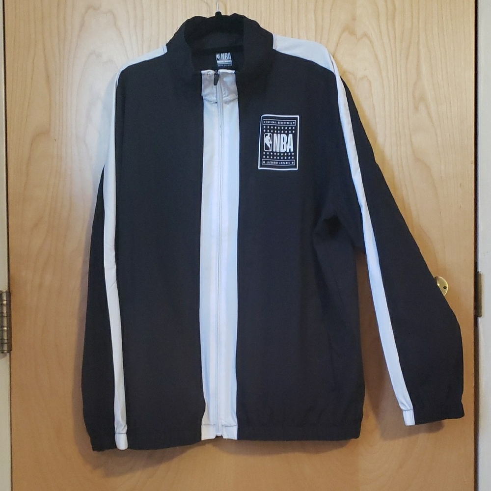 NBA Mens Performancw Gym Lightweight Jacket in Black and White. BRAND NEW LARGE